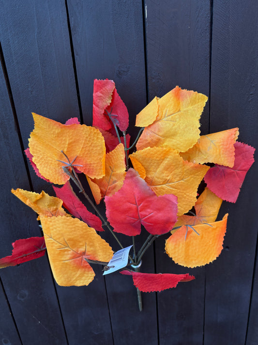 37cm MAPLE LEAF BUSH RED