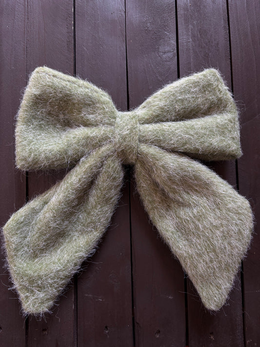 MEDIUM HANGING FESTIVE FLEECE BOW SAGE GREEN