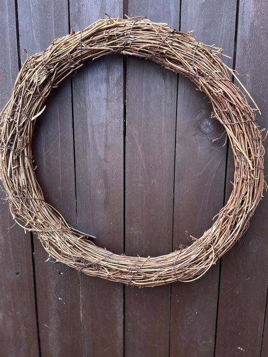 35cm GRAPEVINE WREATH