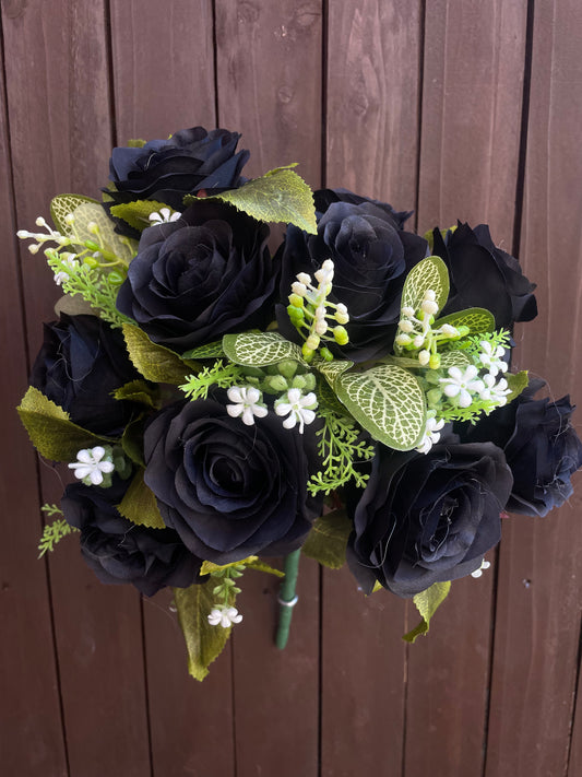 10 HEAD DELUXE ROSE BUNCH BLACK
